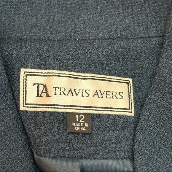 Travis Ayer’s suit set - Picture 4 of 7